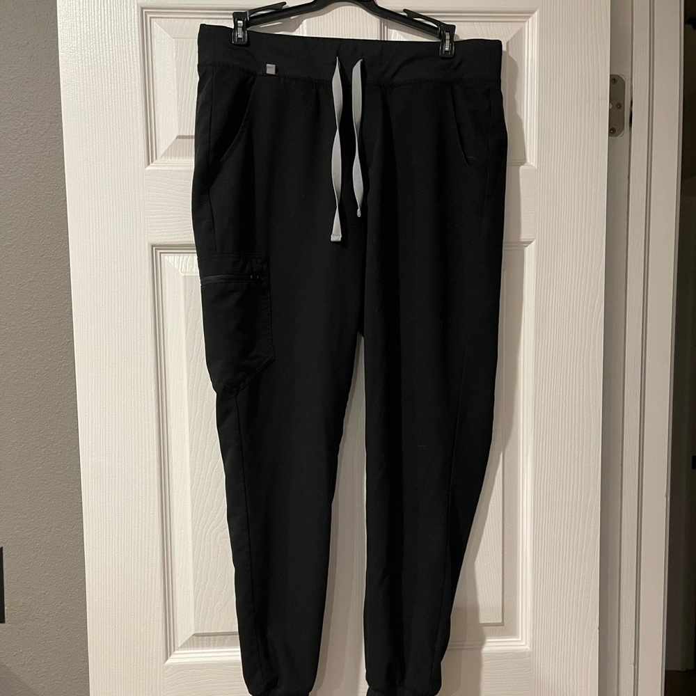 Figs, black joggers